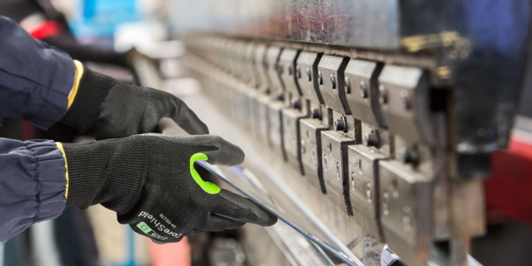 Защита по евростандарту: Honeywell запускает российские продажи перчаток CoreShield