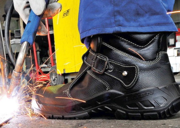 Защитная обувь монтажников металлоконструкций, резчиков металла, сварщиков
