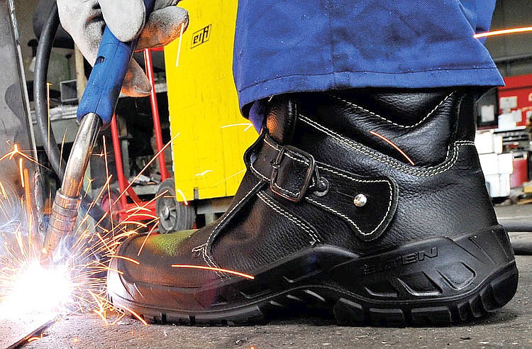 Защитная обувь монтажников металлоконструкций, резчиков металла, сварщиков
