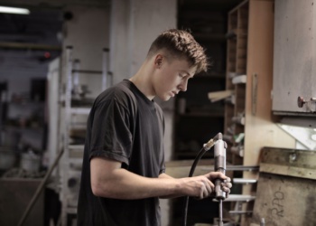 работа без куртки