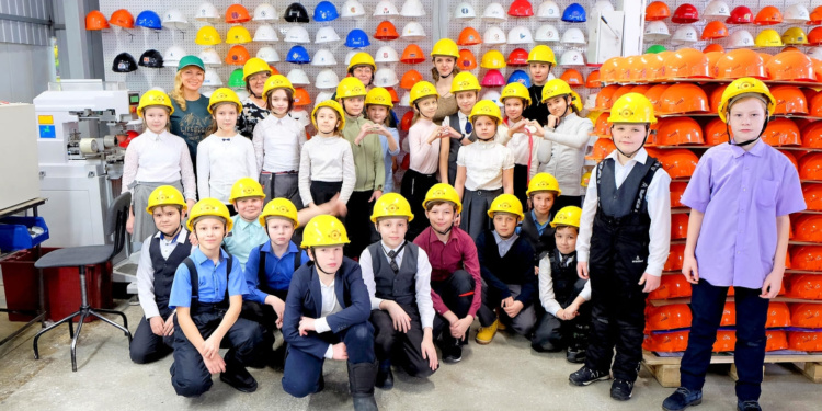 Кадры решают. Технологии профессионального роста для новых сотрудников ОАО «СОМЗ»