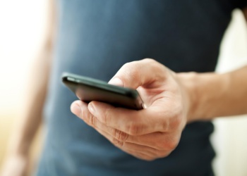 Заряди себя сам: в Европе создают ткань, которая генерирует энергию из одежды