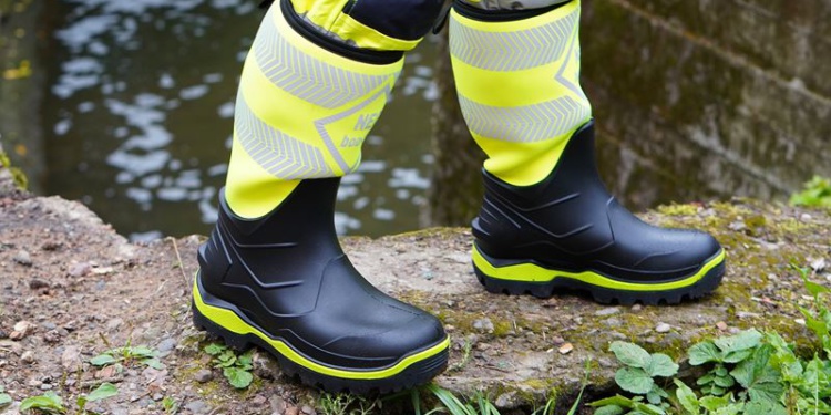 Защитная обувь со светоотражающими свойствами