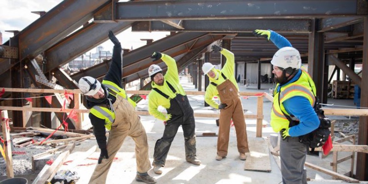 Фитнес-тренер для промышленных рабочих