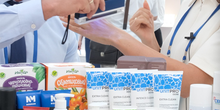 Антисептик-спрей для рук и антисептик для телефона от компании «Арнест»