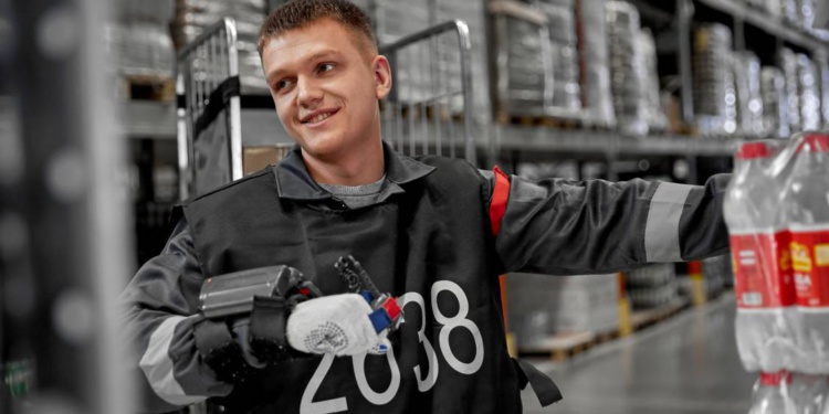 «Магнит» тестирует экзоскелет