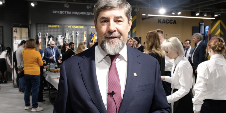 Гетсиз.ру поздравляет руководителя компании «Союзспецодежда» Юрия Гамшеева с юбилеем