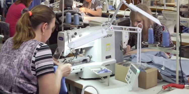 Фабрика «БТК групп» в Саратове ищет швей