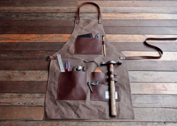 Кожаные фартуки на работе
