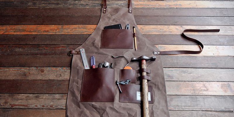 Кожаные фартуки на работе