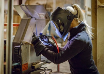 Владелица бутика белья и ученый: как женщины приходят в бизнес по созданию СИЗ