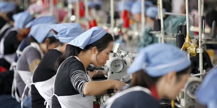 Выгода или безопасность: австралийскую армию призывают отказаться от покупки формы в Китае