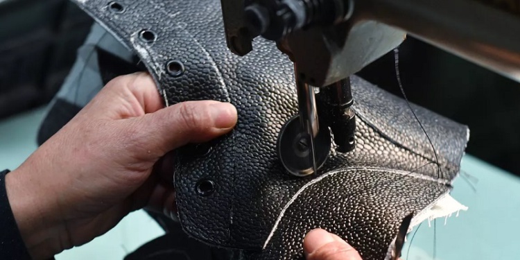 Производить обувь в РФ в текущей ситуации невыгодно – Игорь Сурин, «Русская кожа»