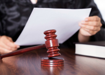 Вынесен приговор экс-главе иркутского минздрава, обвиняемой в мошенничестве при закупке медмасок