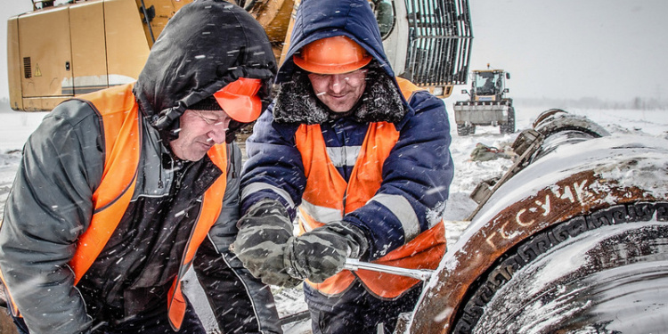 Сибирские нефтяники недовольны зимней спецодеждой