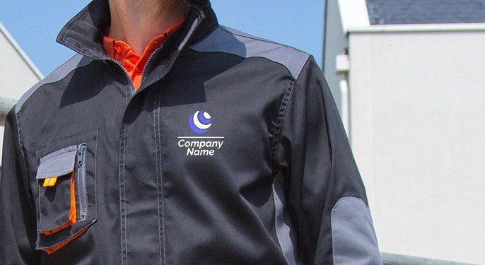 Обязан ли работник пришивать фирменные нашивки на спецодежду? Разъясняет Роструд