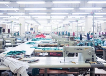 Больше трети российских предприятий легпрома продолжают получать санкционное оборудование