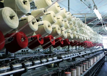 Производство текстиля в России: Минпромторг говорит о росте, аналитики – о снижении