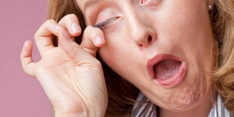 Считать ли попавшую в глаз соринку микротравмой? Разъясняет Роструд