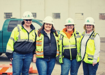 Четыре из пяти женщин в строительстве сталкиваются с трудностями при подборе СИЗ – опрос JJ Keller