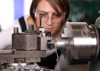 Россия обновила список запрещенных для женщин профессий