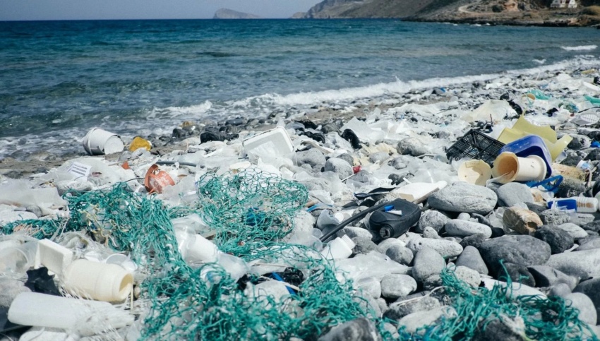 Японцы придумали СИЗ из пластикового мусора и ракушек