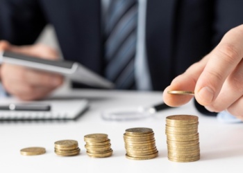 Кому на Руси жить хорошо: опубликован рейтинг зарплат по отраслям