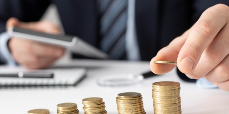 Кому на Руси жить хорошо: опубликован рейтинг зарплат по отраслям