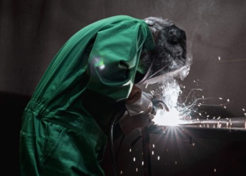 «Сварочные» новинки Radians − огнестойкие комбинезон на кнопках и балаклава