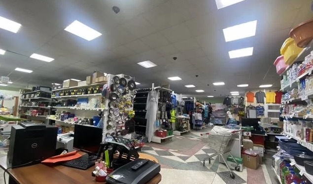 В Новом Уренгое за 20 млн руб. продается магазин спецодежды