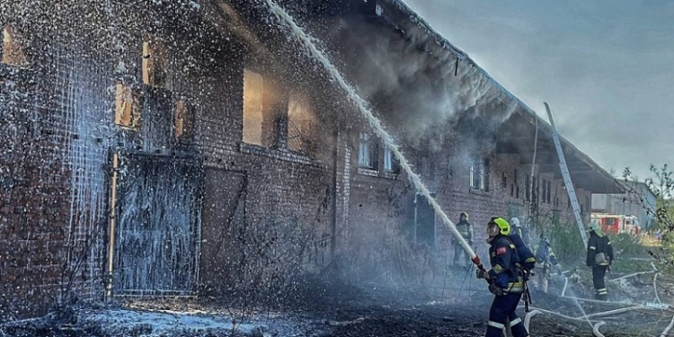 Причиной пожара на Вологодском текстильном комбинате могло стать самовозгорание – МЧС