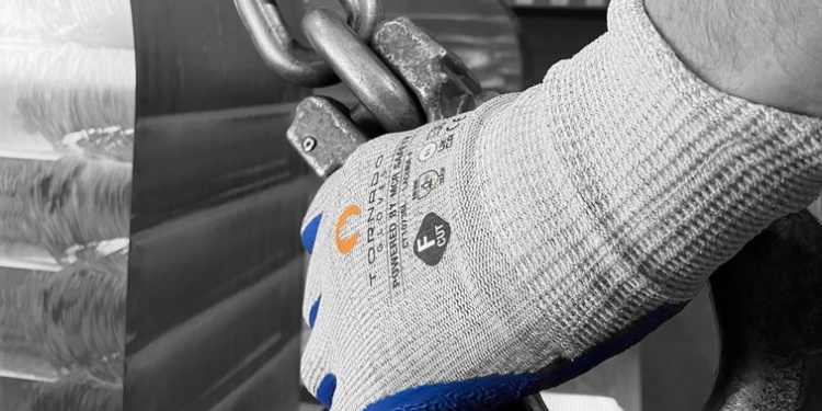 MCR Safety создала антипорезную перчаточную пряжу из HPPE и стали