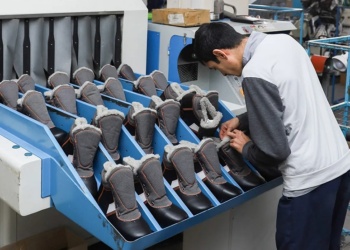 Казахстанский производитель рабочей обуви решит кадровую проблему с помощью Узбекистана