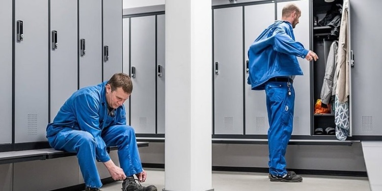 Входит ли время на переодевание спецодежды в рабочее? Отвечает Роструд