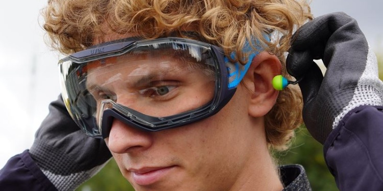 Закрытые очки Uvex