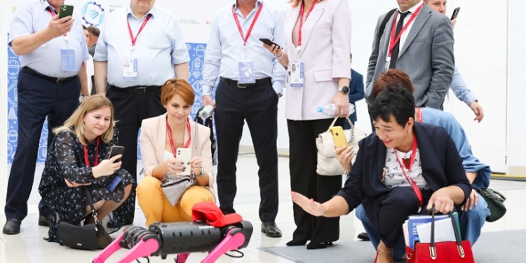 Fashion-показ и собственный мерч – чем удивит ВНОТ-2023