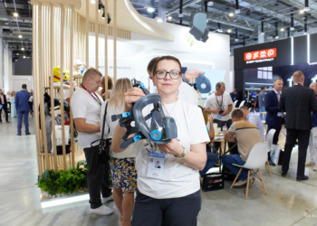 «Зелинский групп» представила на ВНОТ-2023 премьеру маски UNIX 6200