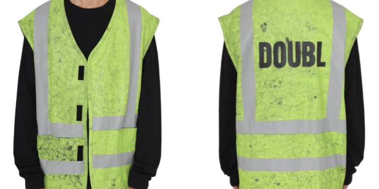 Японцы создали рабочий жилет, вдохновленный Бэнкси