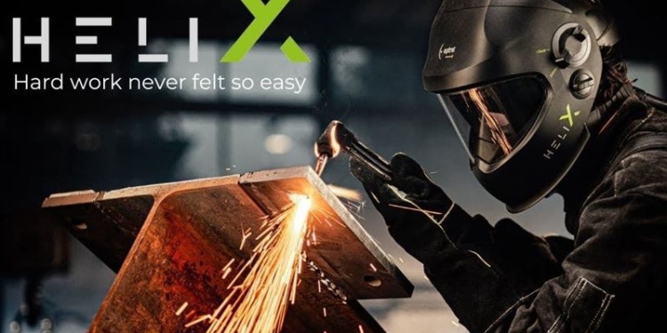 Сверхкомпактный щиток сварщика в комбинации с защитной каской.