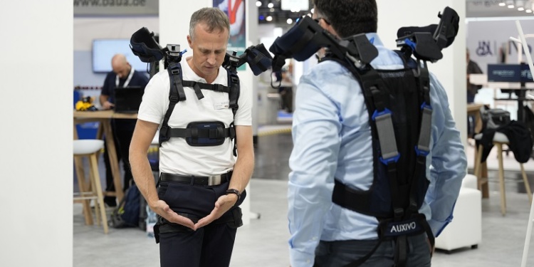 Применение промышленных экзоскелетов обсудят на БИОТ-2023