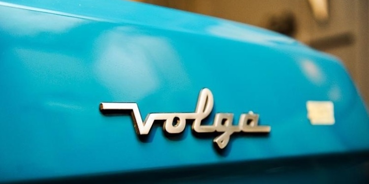 ГАЗ будет выпускать одежду и обувь под брендом Volga