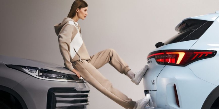 Игорь Чапурин разработал коллекцию одежды для китайского премиум-автобренда Exeed