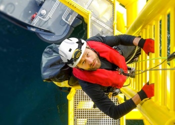 Инновации в оформлении защитных касок