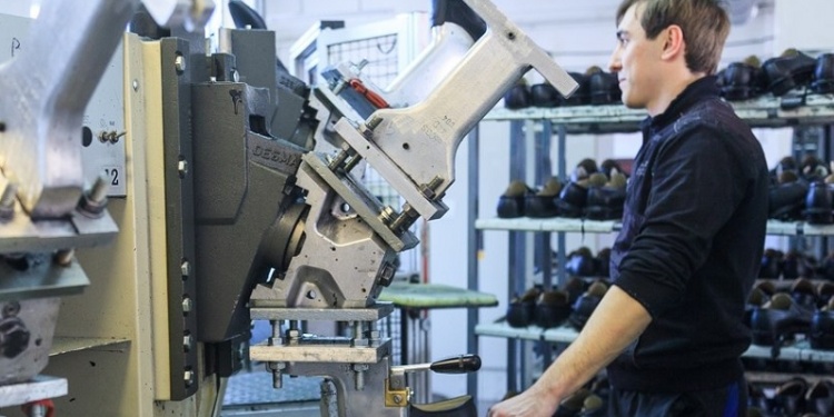 «Донобувь» будет закупать рабочую обувь в Узбекистане