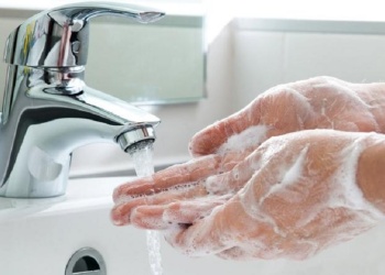 Роструд разъяснил, как выдавать смывающие средства работнику на полставки