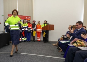 На Октябрьской железной дороге прошло дефиле женской спецодежды