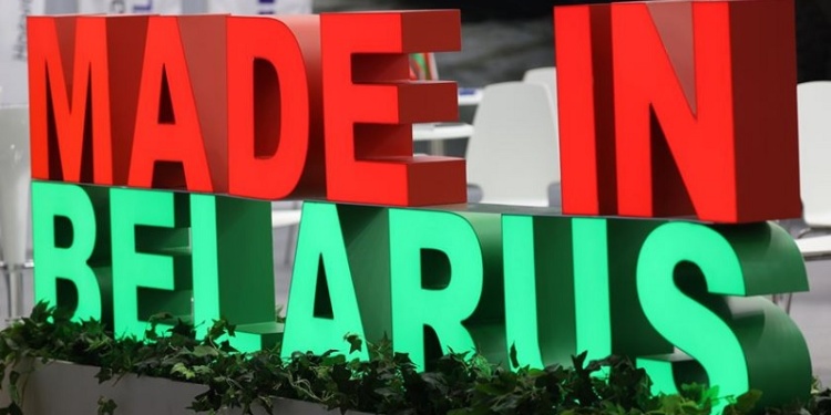 «Беллегпром» на «Иннопроме»: антистатические костюмы для газодобытчиков и ткани с серебром для дальнобойщиков