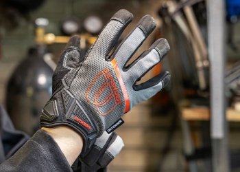 Brodeks предлагает современные защитные перчатки