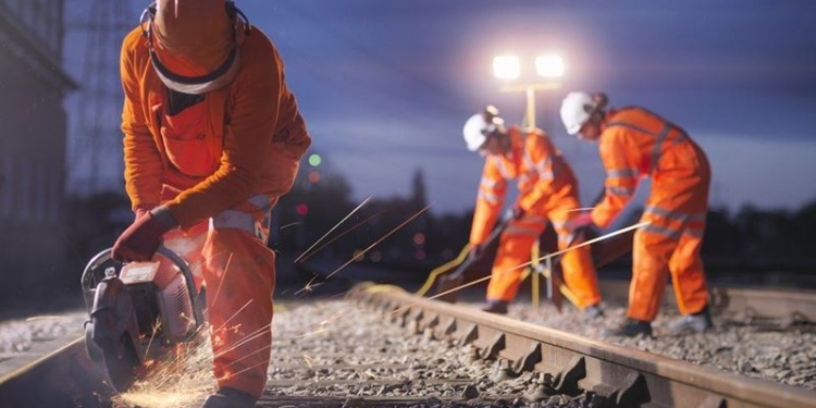 Типы сезонной спецодежды для железнодорожников