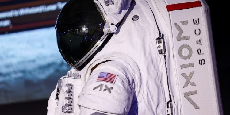 Prada занялась космической спецодеждой